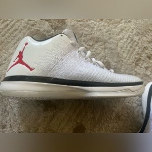 Jordans men’s 7 women’s 9